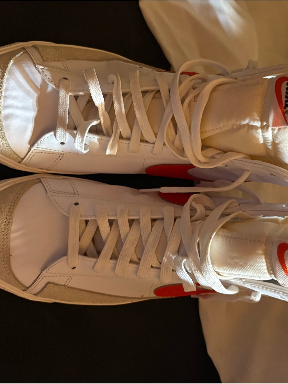 PRICE IS FIRM BUT YOU CAN MAKE AN OFFER!!Nike White and Red Athletic Sneakers